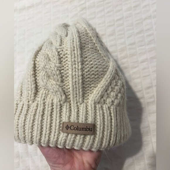 Columbia cable knit toque - Picture 3 of 3